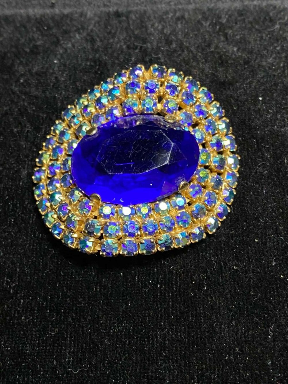 Vintage Royal Blue Glass Oval Brooch Aurora Borealis Blue Greens rhinestones